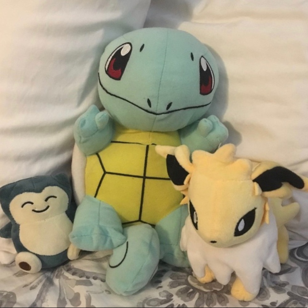 Bundle of Pokémon plushies